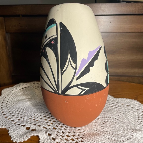 NATIVE AMERICAN Accents Pottery Vase Signed L. Toya New Mexico - Picture 3 of 7